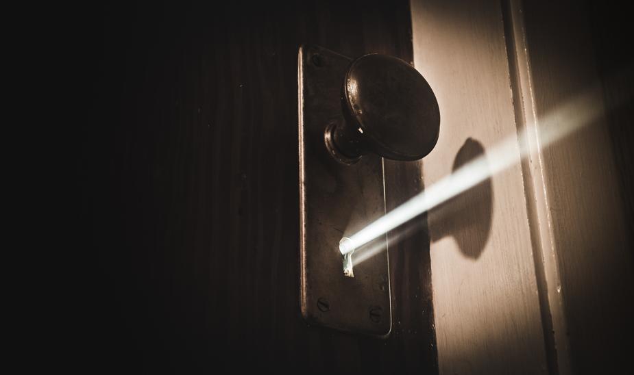 mysterious-keyhole-light