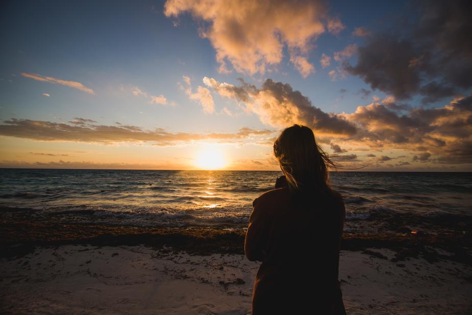 woman-watching-beach-sunrise_925x (1)